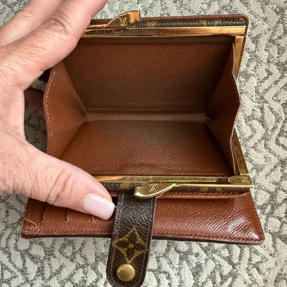 Louis Vuitton Authentic Monogram Wallet
